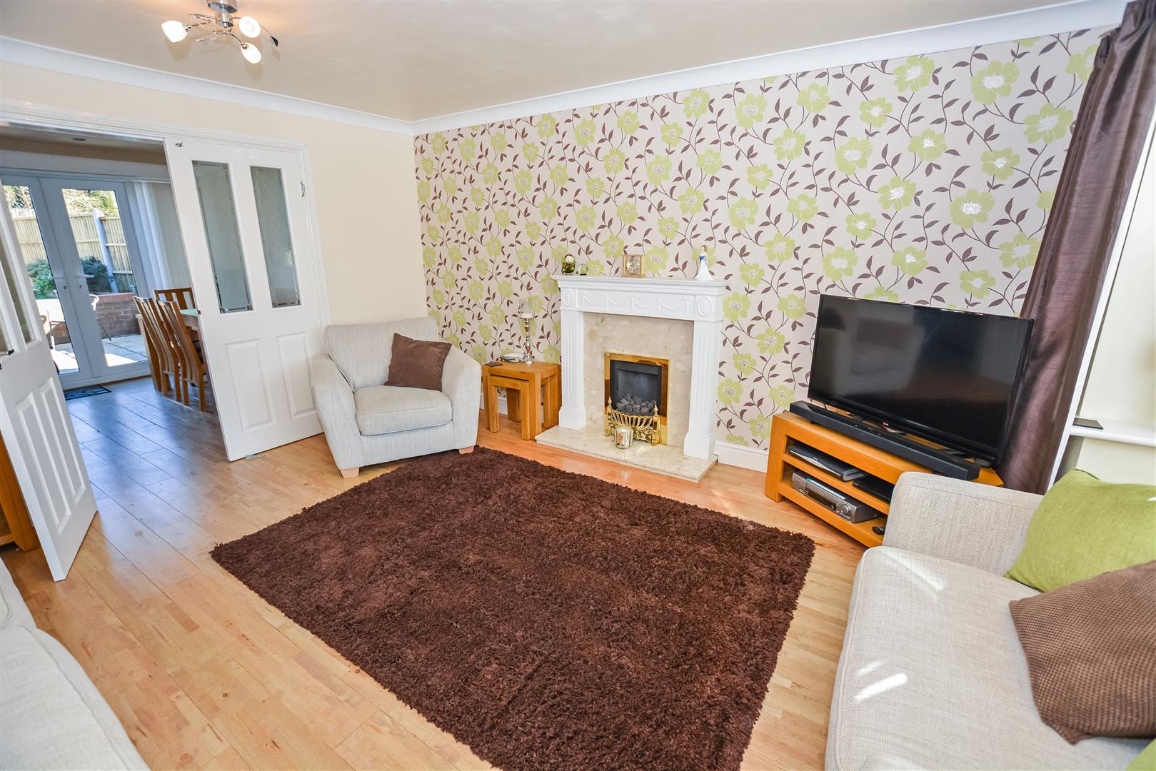 BAY FRONTED LOUNGE